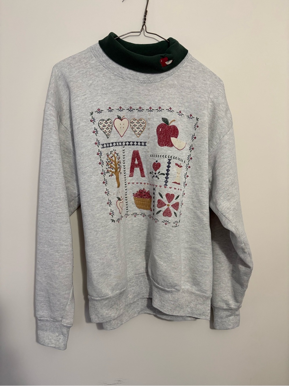 Vintage Gopher Sport Apple Sweatshirt Grandma Whimsy Country 90s Teacher